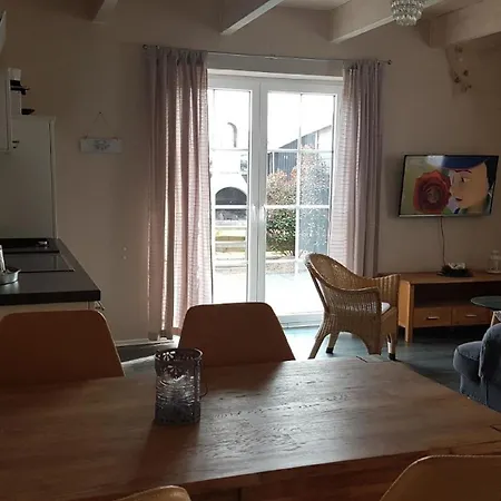Schoenes In Mit Terrasse Und Grill Сasa de vacaciones Zierow